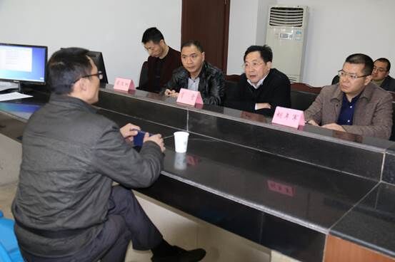 广安市委常委政法委书记肖雷接待来访群众