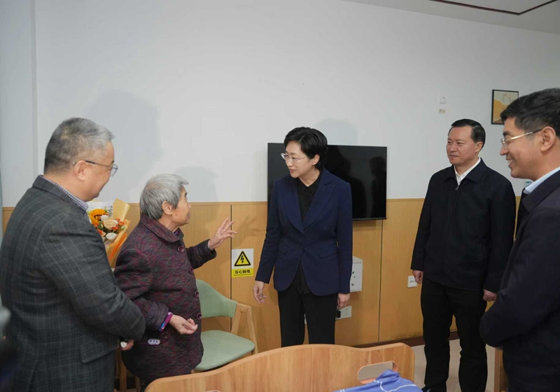 施小琳在广安调研时强调 <br>深入学习贯彻党的二十届四中全会精神 <br>以高质量发展实效确保“十四五”收好官“十五五”开好局