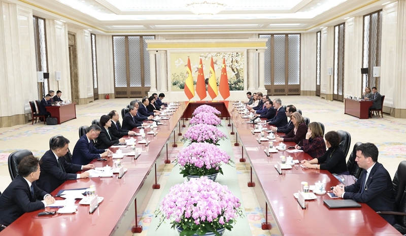 李强会见西班牙国王费利佩六世