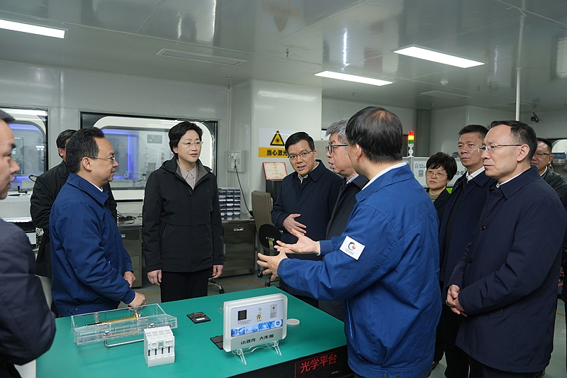 施小琳在绵阳调研并召开省建设绵阳科技城领导小组第24次会议 <br>深化体制机制改革加快协同创新发展 <br>加力推动绵阳科技城建设取得更大突破