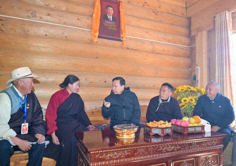 王晓晖在甘孜州调研时强调 <br>真抓实干推进现代化建设 <br>更好满足各族群众美好生活需要