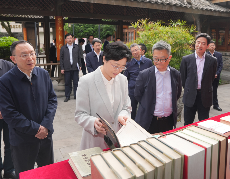 施小琳在四川大学电子科技大学西南交通大学调研对接工作 <br>促进教育科技人才与产业联动融通 <br>携手更好服务国家战略推动四川高质量发展