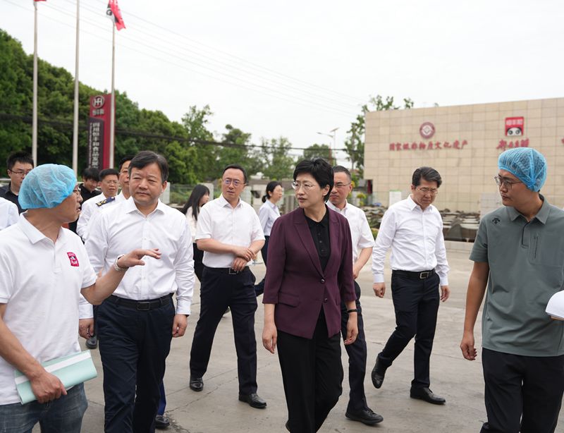 施小琳在成都德阳检查安全生产和消防安全工作 <br>拧紧责任链条提升防范能级 <br>切实维护人民群众生命财产安全守牢发展底线