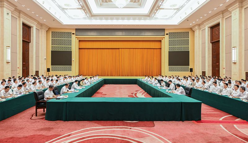 推动成渝地区双城经济圈建设重庆四川党政联席会议第十一次会议召开 <br>站在新的历史起点携手推动双城经济圈建设 <br>尽快成为带动西部高质量发展的重要增长极和新的动力源 <br>袁家军通报主要成果及重庆市下一步打算 王晓晖通报四川省下一步打算 <br>胡衡华施小琳分别通报有关情况