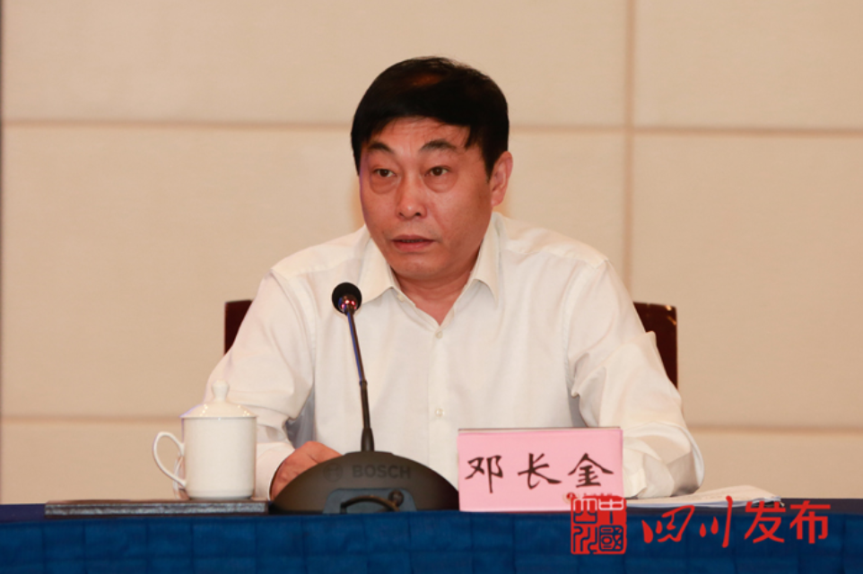 邓长金: 谢谢这位媒体朋友,省委十一届七次全会明确提出,推动成渝地区