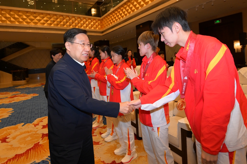 王晓晖在会见我省参加第十五届全国运动会的优秀运动员和教练员医科保障人员代表时强调 <br>以全运会取得的优异成绩为新起点 <br>在体育强省建设中再创佳绩再立新功 <br>施小琳一同会见