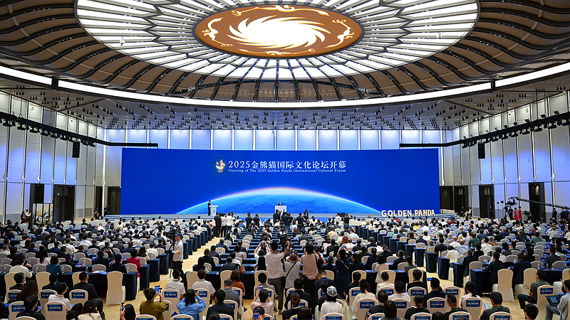 2025金熊猫国际文化论坛在蓉举行 <br>李书磊出席并宣布开幕 扎尔达里坎贝·丹腊王晓晖慎海雄张政致辞