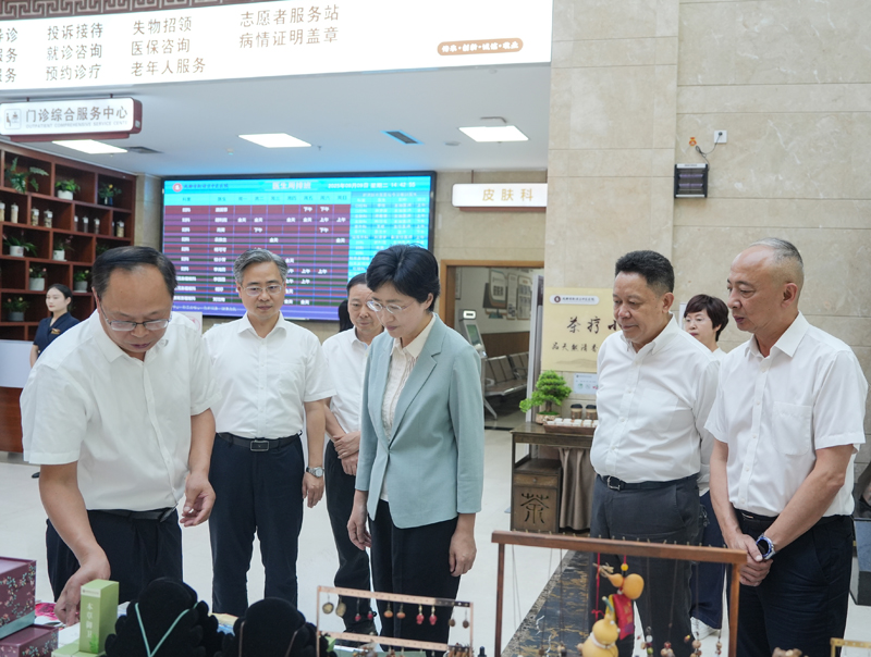 施小琳在成都调研医共体建设并召开专题会议 <br>持续推动医共体建设扩面提质增效 <br>促进优质医疗资源下沉共享 更好满足群众健康需求