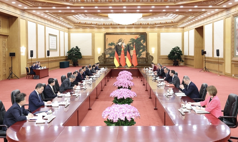 李强同德国总理默茨会谈